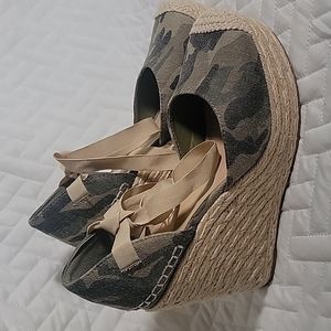 Soda Camo Wedge Camo Sandal size 7